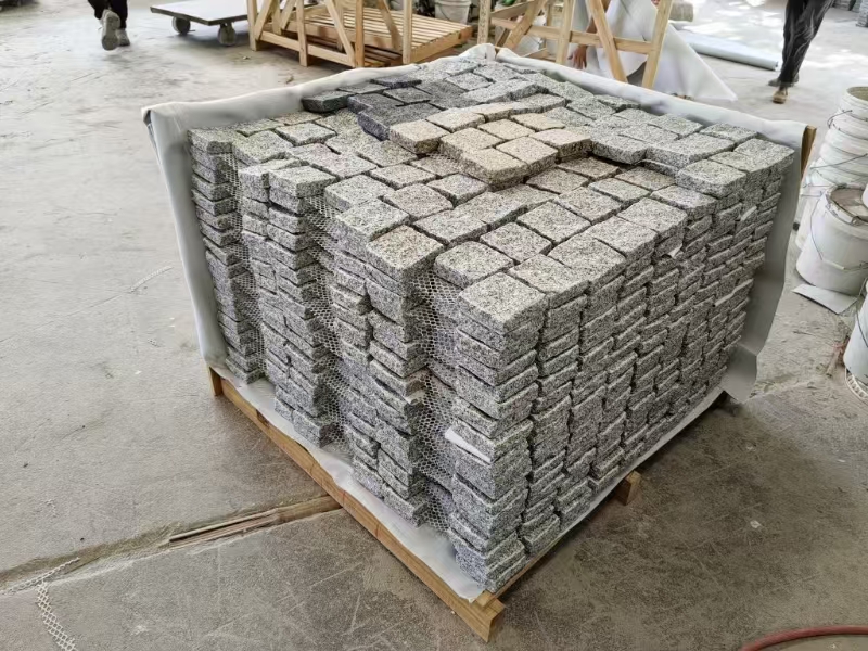 Light grey granite cubestone