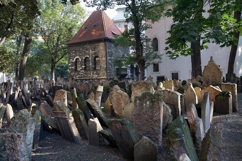 Old-Jewish-Cemetery-in-Prague