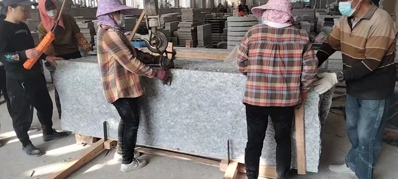 Spray White Granite Slab Package