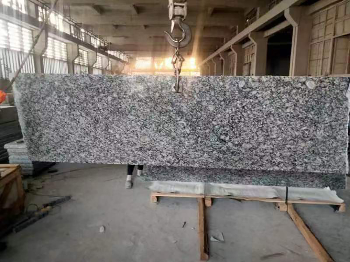 Spray White Granite Slabs