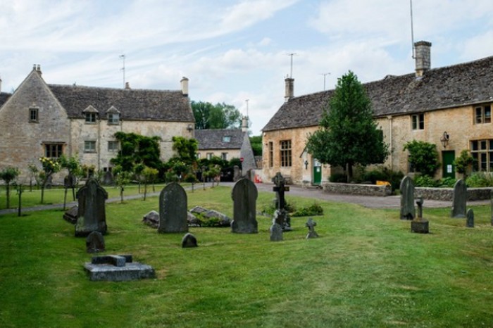 gravestones face the same way uk